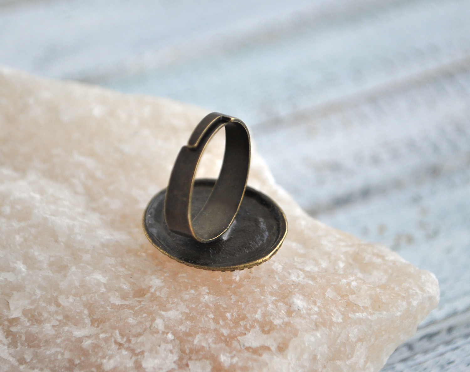 Скандинавия - цветок овальное кольцо в металлической оправе ручной работы купить