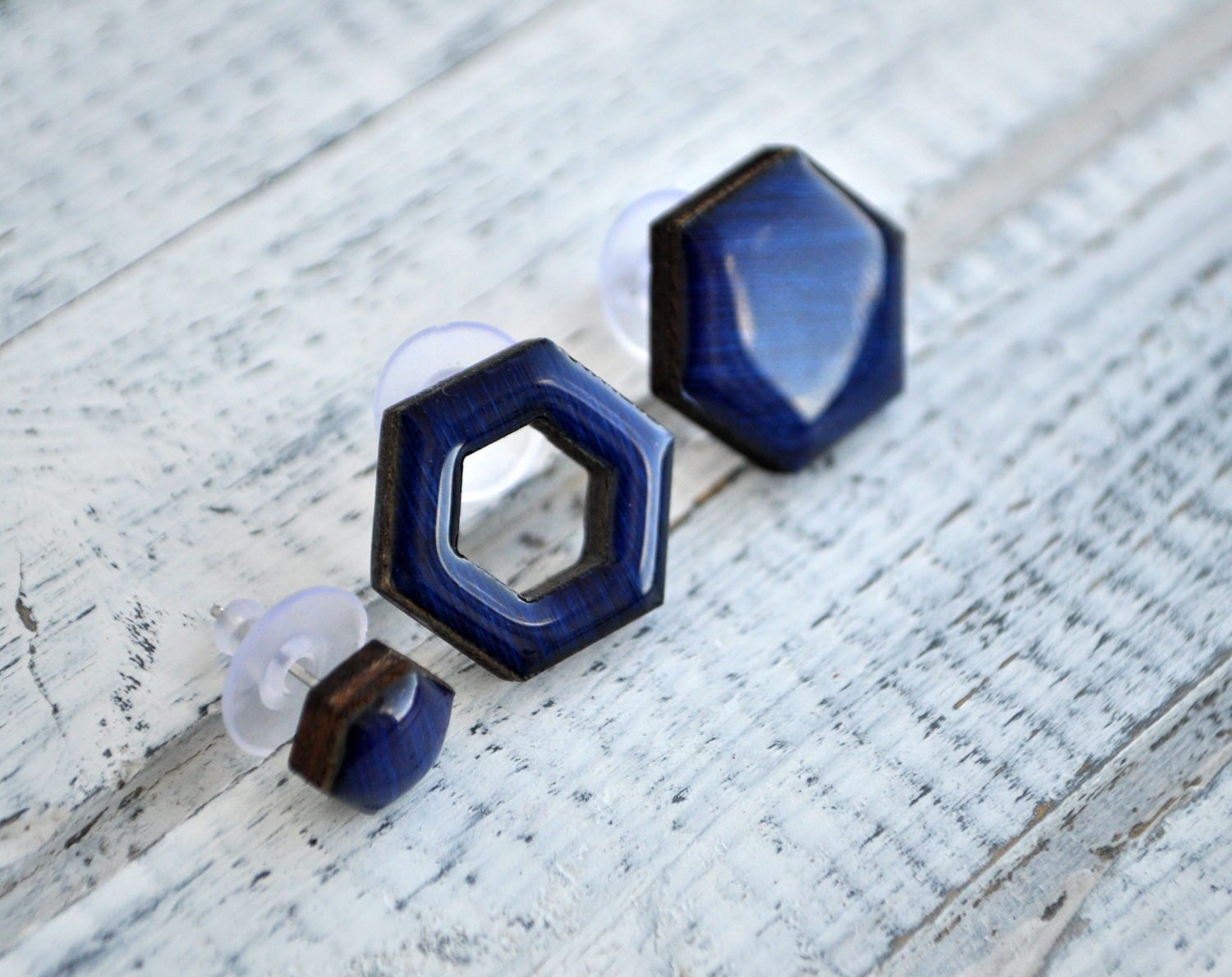 Асимметричные шестиугольники серьги-гвоздики разных цветов ручной работы купить
