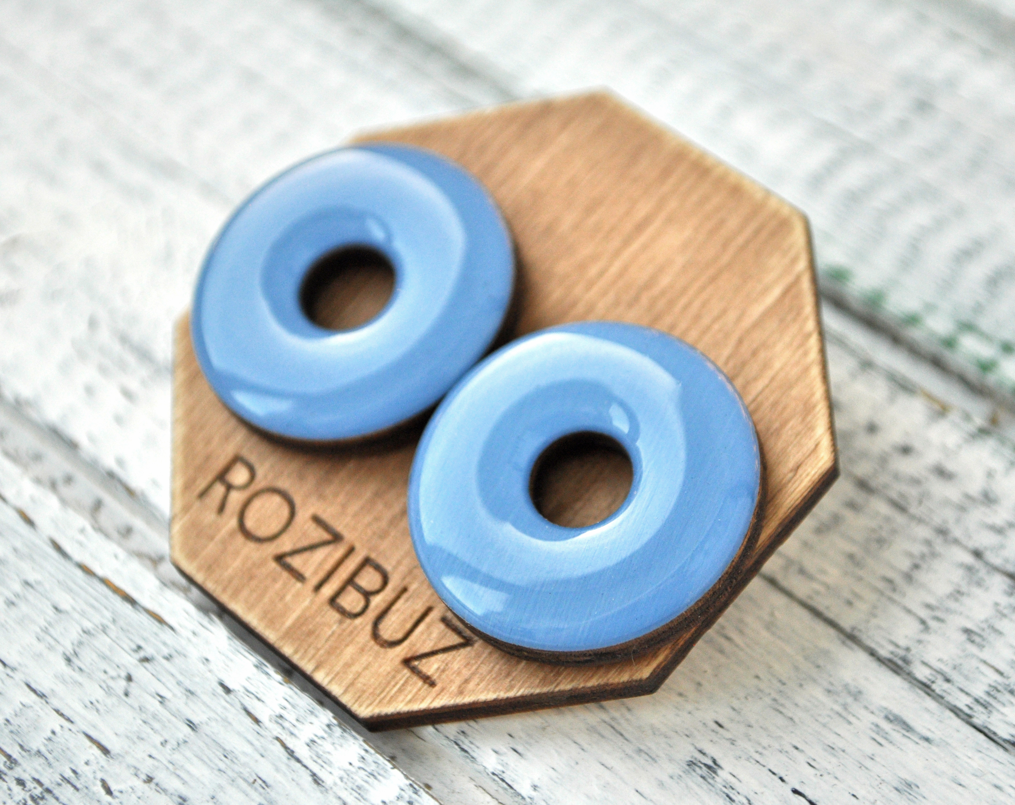 Синий - диски серьги-гвоздики деревянные ручной работы купить