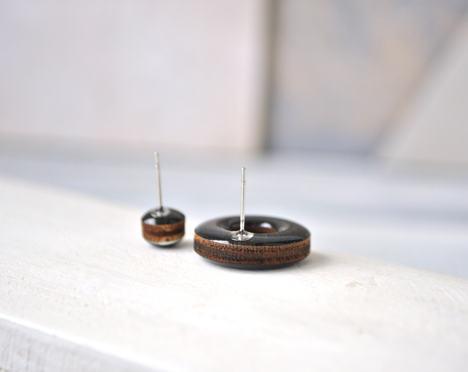 Black wood - малый бублик серьги-гвоздики деревянные ручной работы купить
