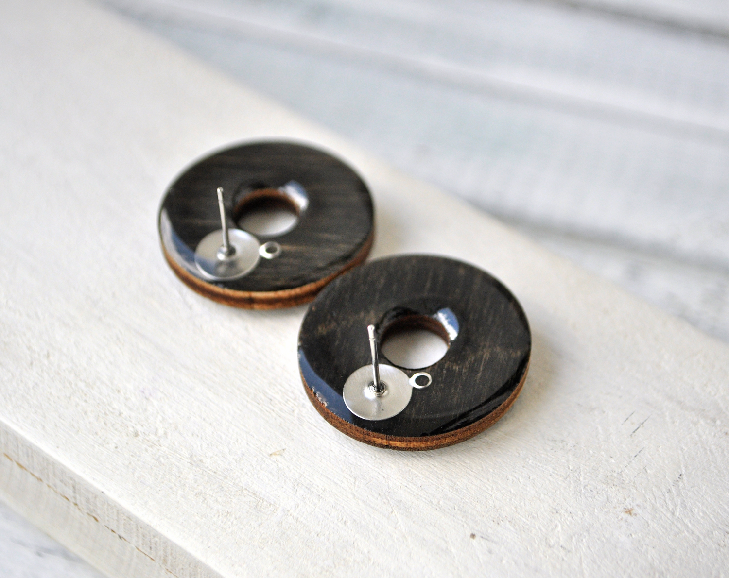 Black wood - диск серьги-гвоздики деревянные ручной работы купить