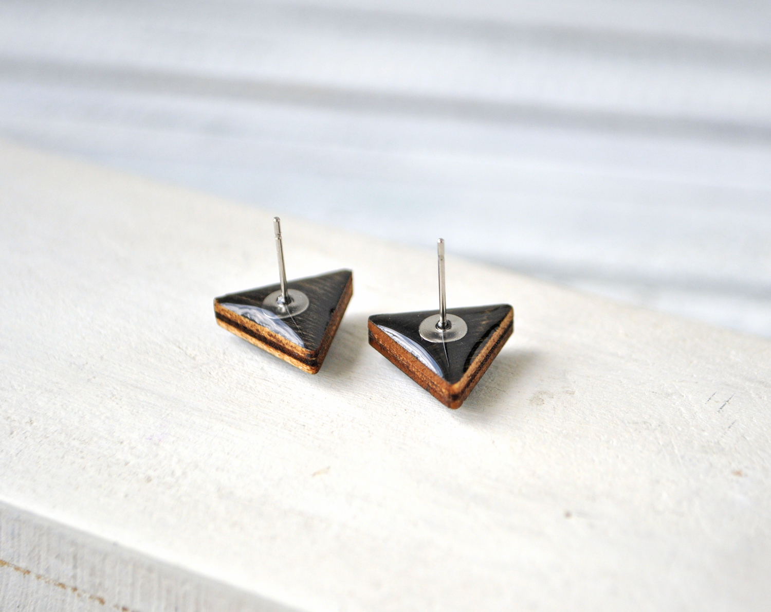 Black wood - треугольники серьги-гвоздики деревянные ручной работы купить