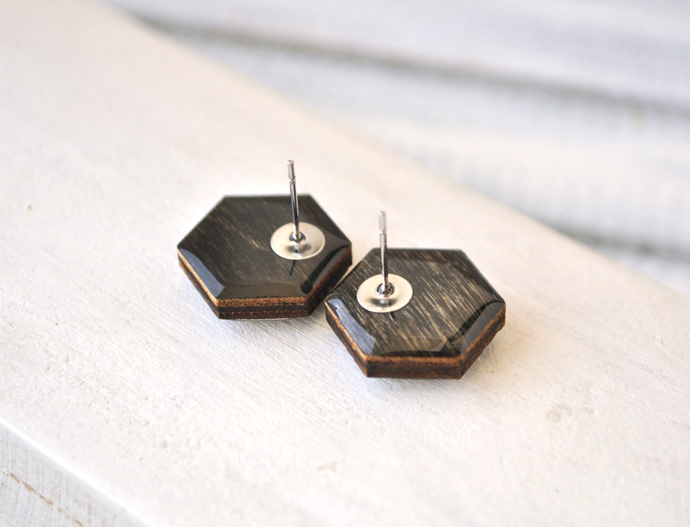 Black wood - шестиугольники серьги-гвоздики деревянные ручной работы купить