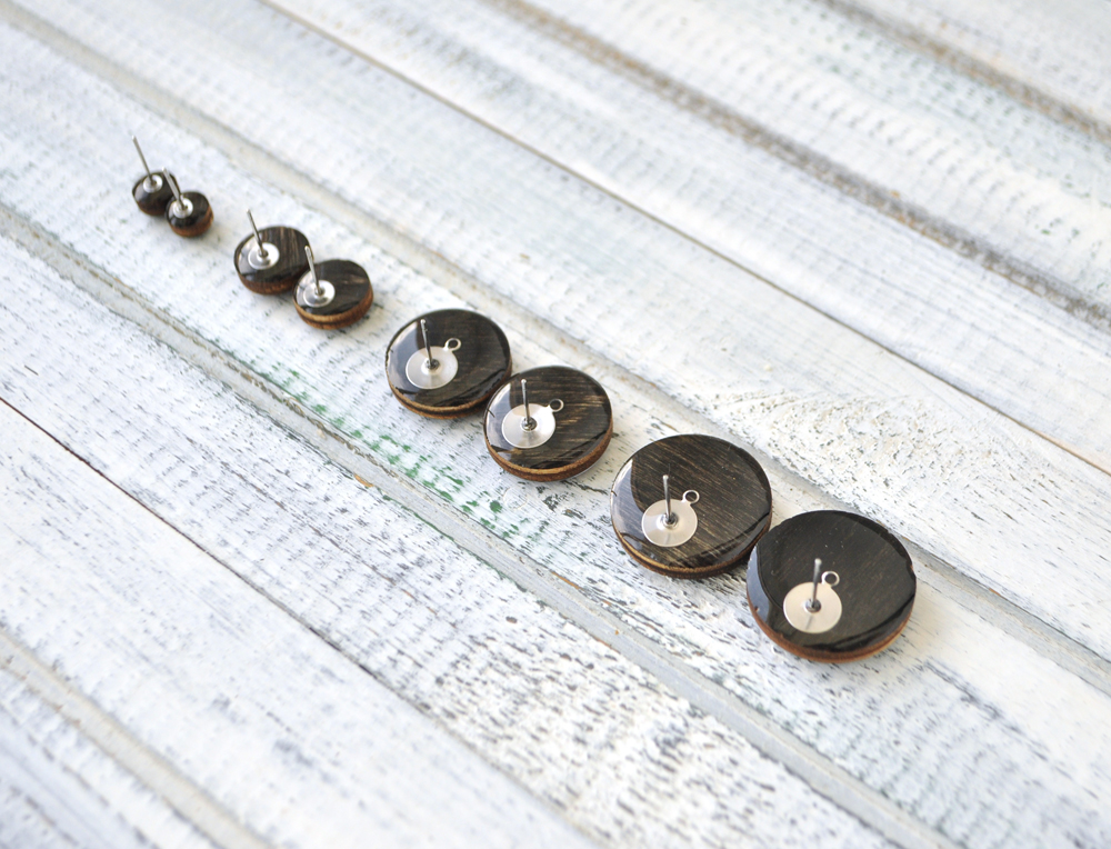 Black wood - круг серьги-гвоздики разных размеров ручной работы купить