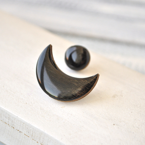 Black wood - асимметрия с луной