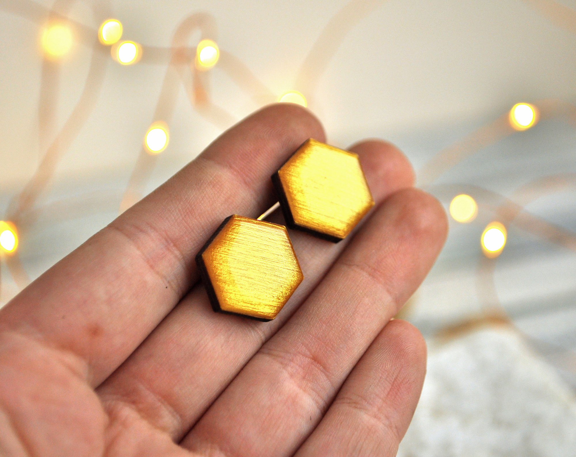 Gold - шестиугольники серьги-гвоздики деревянные ручной работы купить