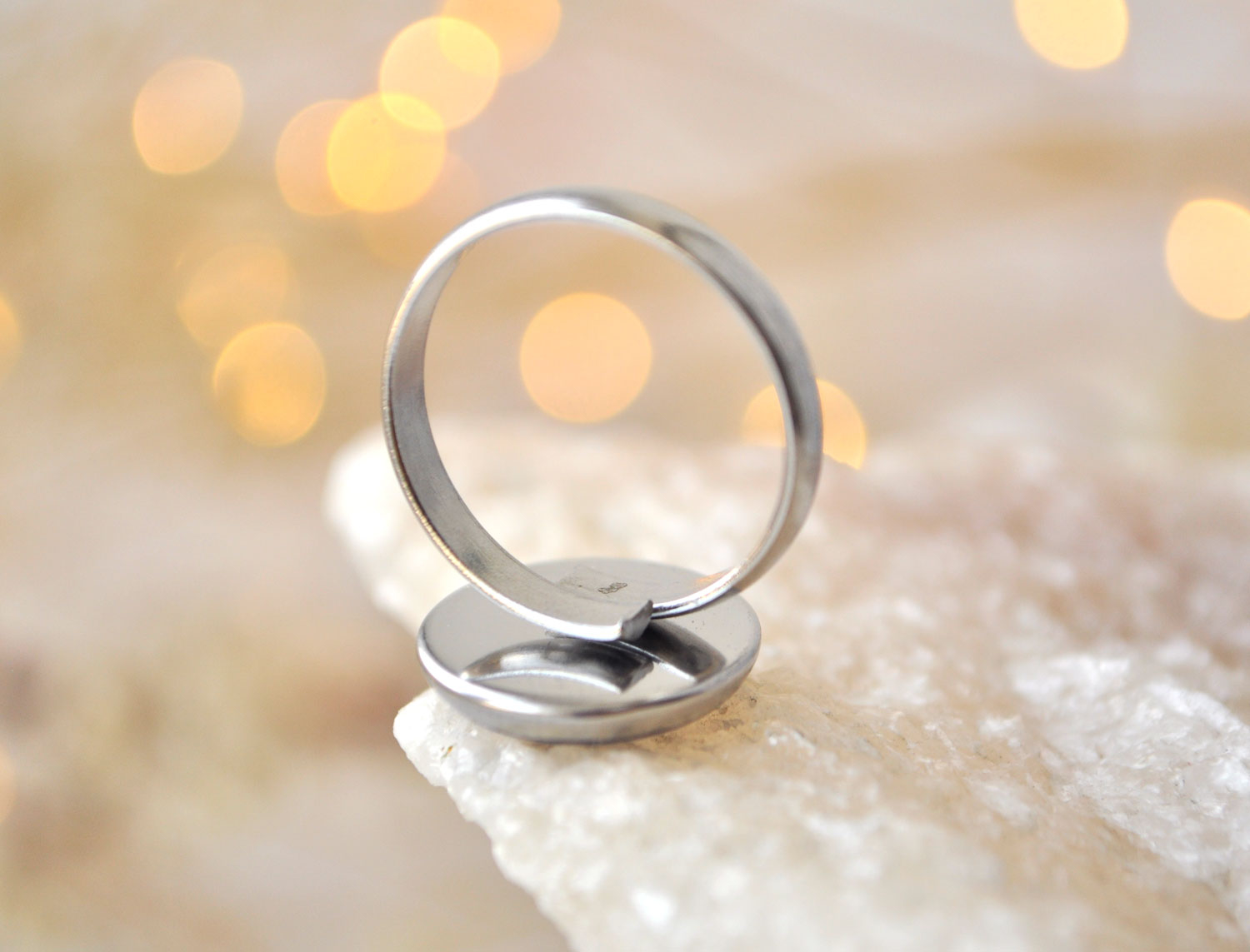 Луна и туманность круглое кольцо в серебристой оправе ручной работы купить